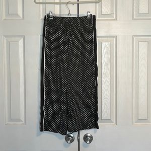 Black Polka dot wide leg cropped pants with elasticated waist. Size 6.